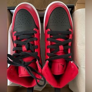 Jordan 1 Mid Little Kids Size 13C
